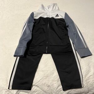 Adidas track suit 4T